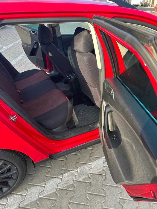 Vând Volkswagen Passat B6 Break – Roșu, elegant și spațios