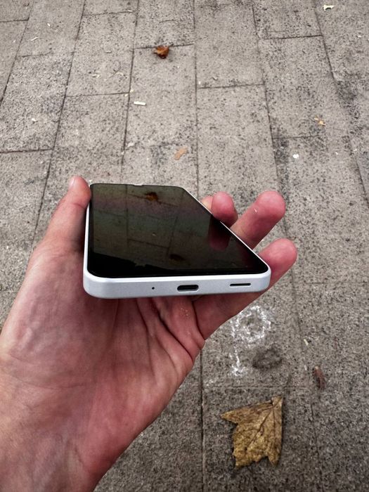 Samsung galaxy A16 8/256 ideal yengide ,1 oy ishlatdik,xolati yengi !