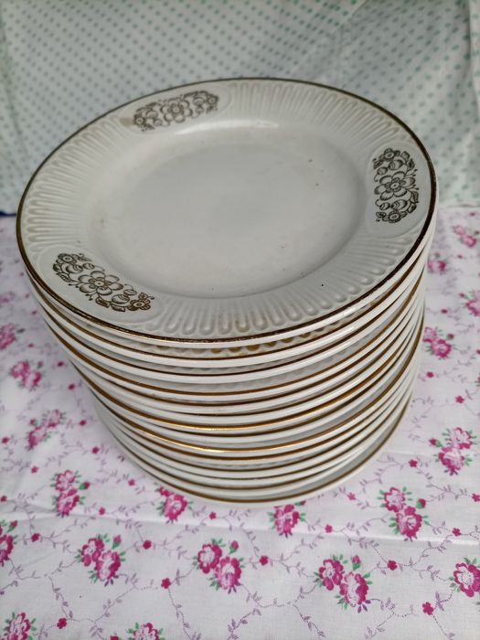 Тарелки СССР продам.