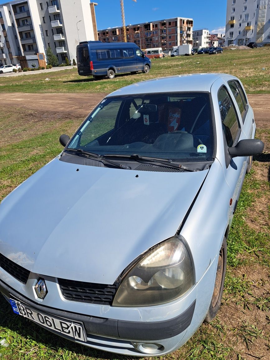 Dezmembrez Renault clio 2 1.5dci