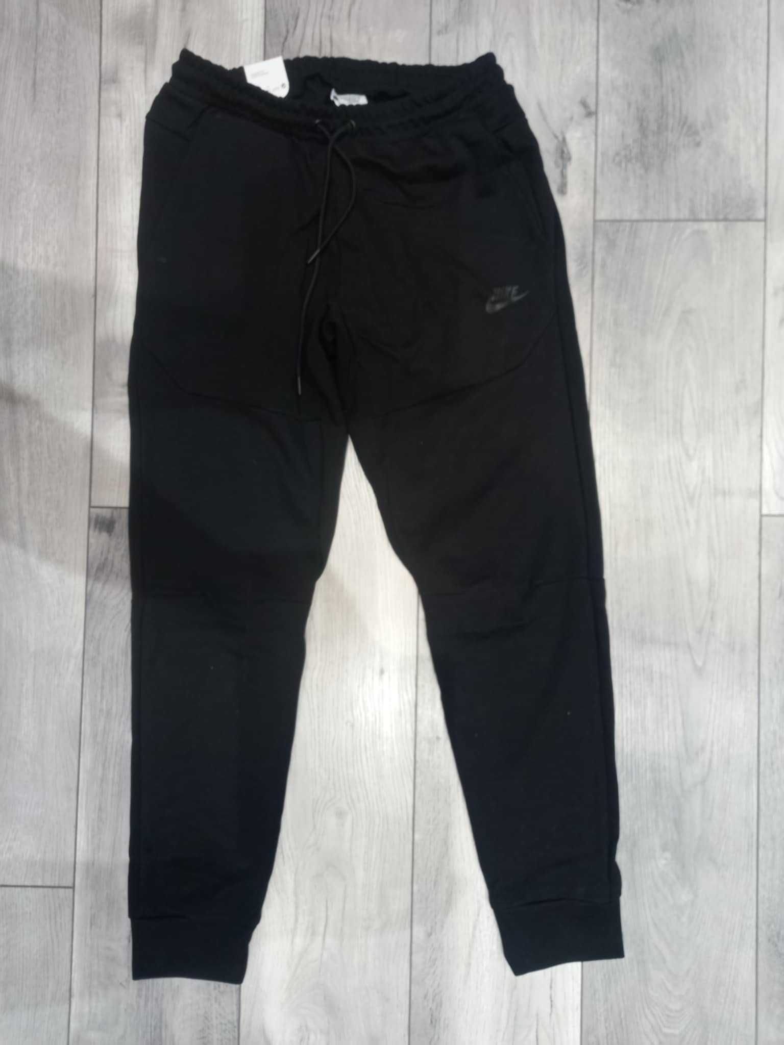 Nike - спортен екип размер L/XL