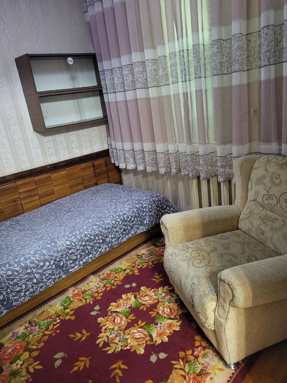 Продам 1 комнатную квартиру переделанную в 2-х комнатную ,Юнусабад 15