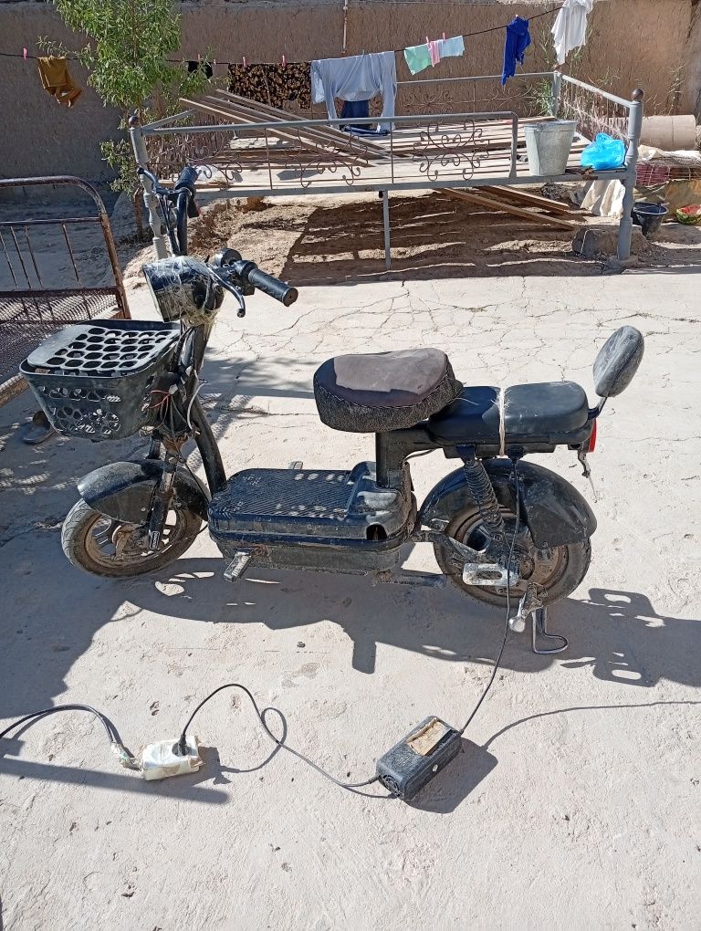Skuter sotiladi  kalonkasi  bor