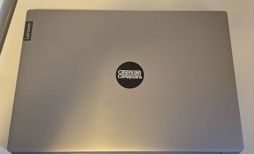 Laptop LENOVO (17'+16 gb ram)