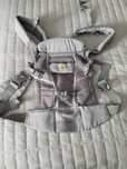 Sistem de purtare Ergobaby