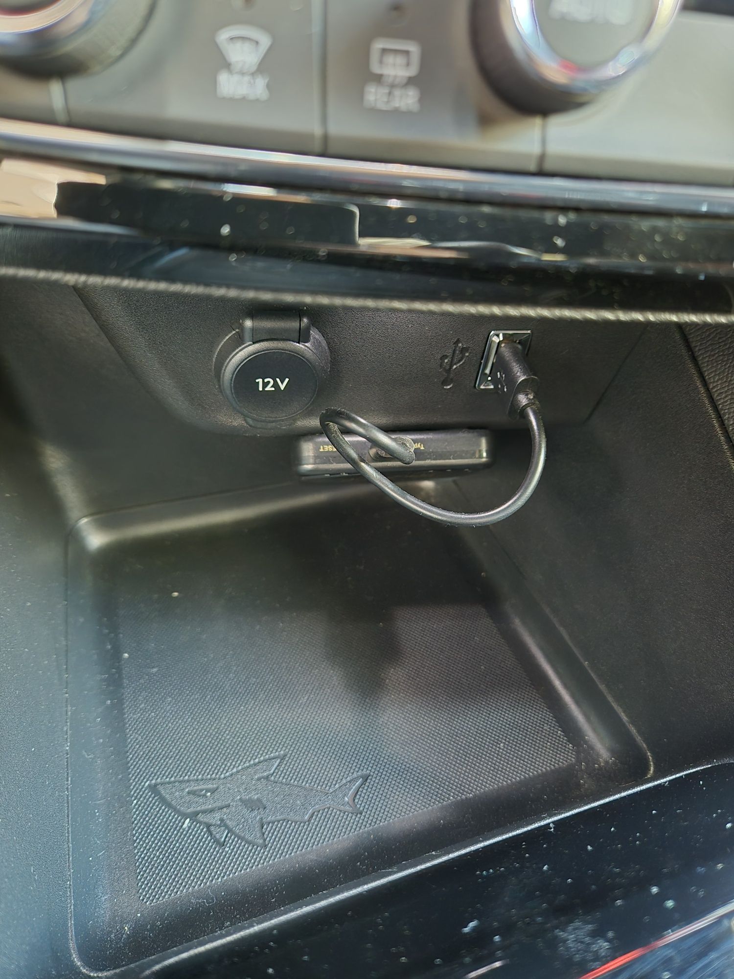 Box 2im1 Wireless CarPlay & Android Auto