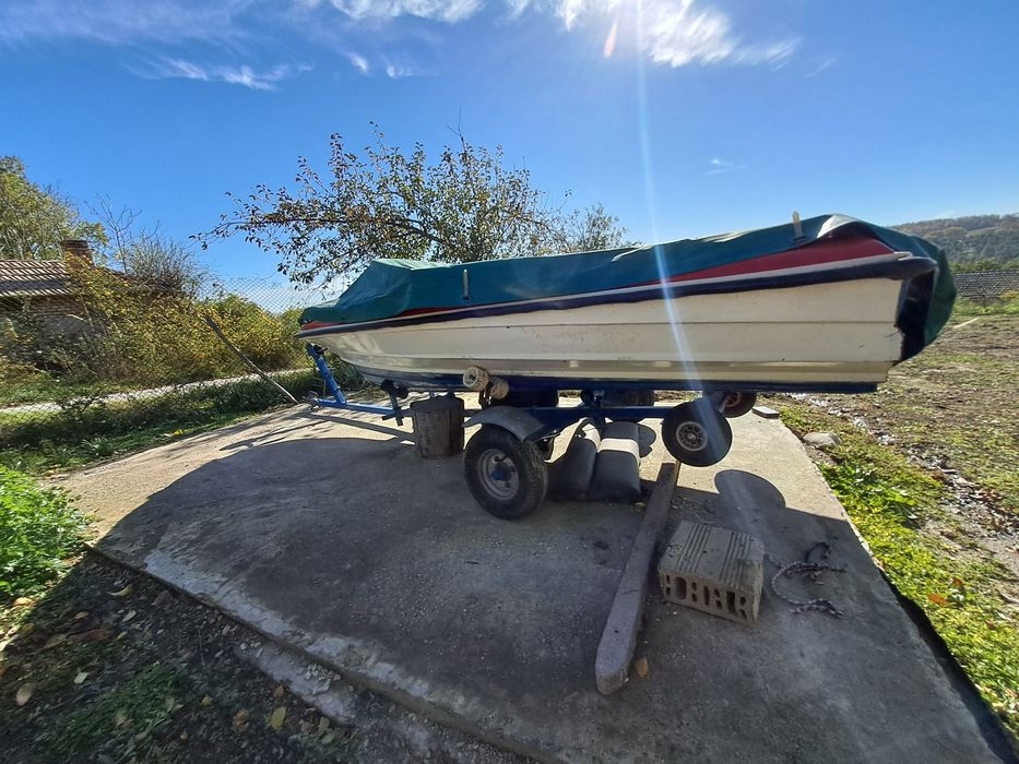 Тип скутер лодка за риболов