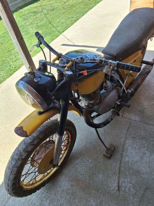 Motocicleta ij 56
