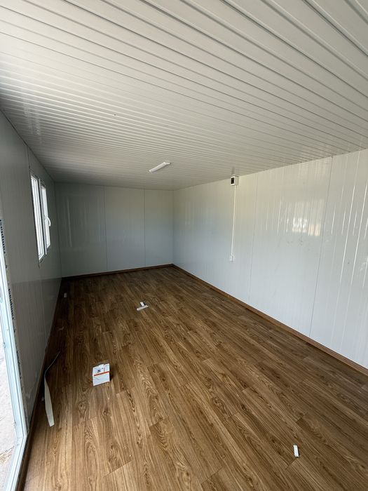 Vand containere modulare gri antracit cu grup sanitar vitrina