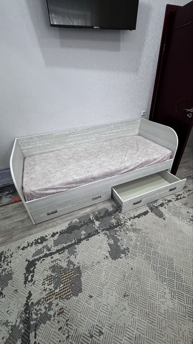 Кровать с матрацем 2м*0,8