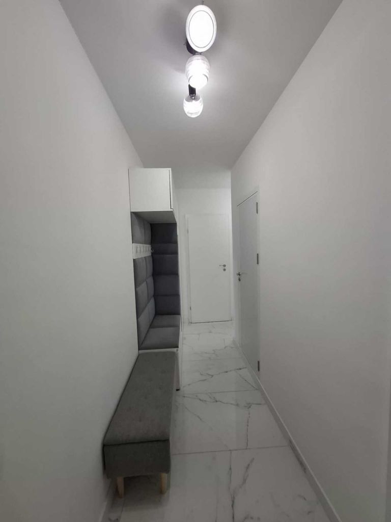 Дава се под наем Тристаен апартамент в Враца, Център - 93 кв.м за 510 € - Снимка #11