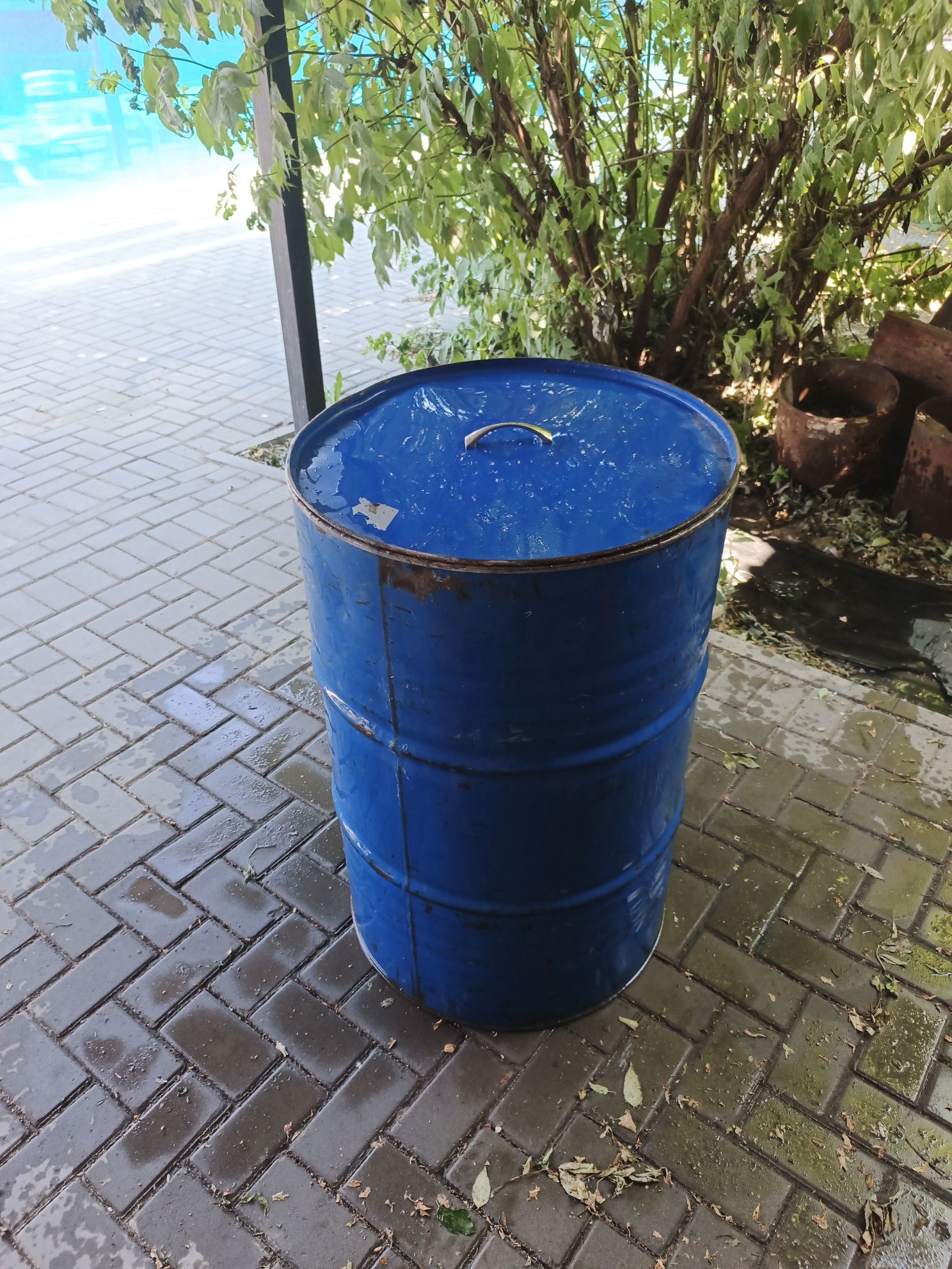 Продам бочку металлическую для мусора