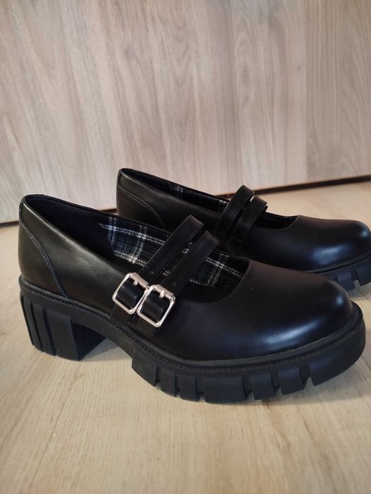 Loafers cu toc - noi