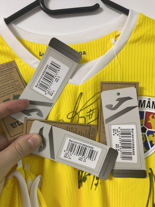 Tricouri echipa nationala de fotbal a Romanie cu autografe jucatorilor