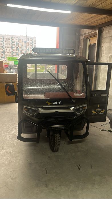 Кабиной трицикл электрический