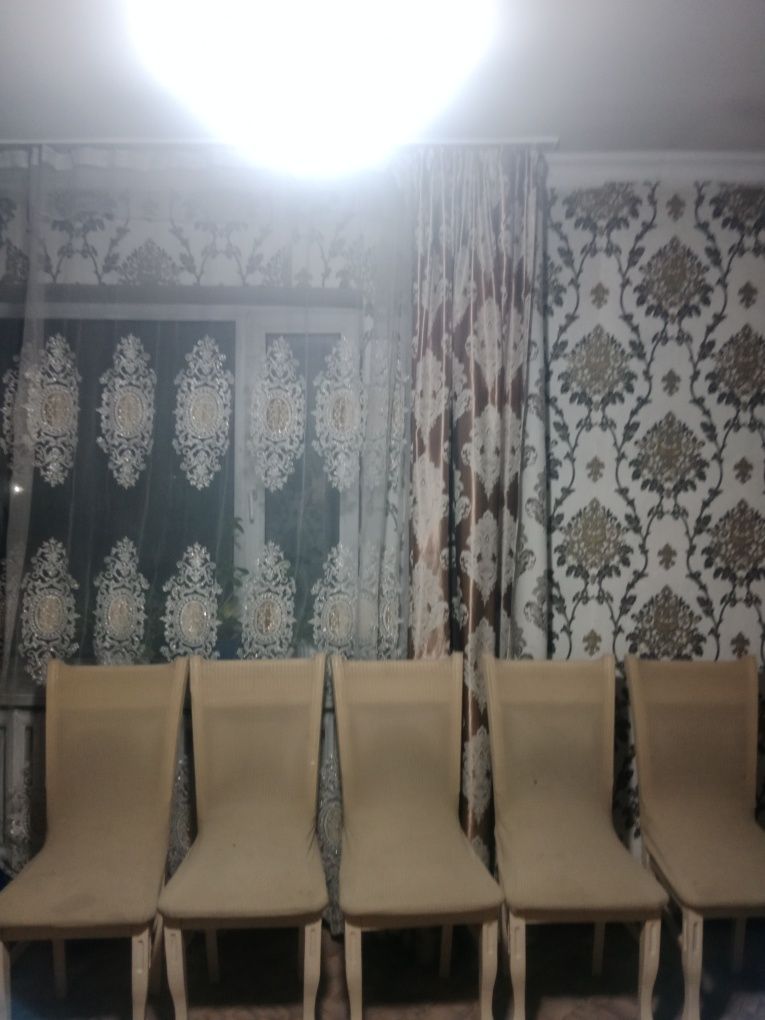 1Стол со стуля8штук