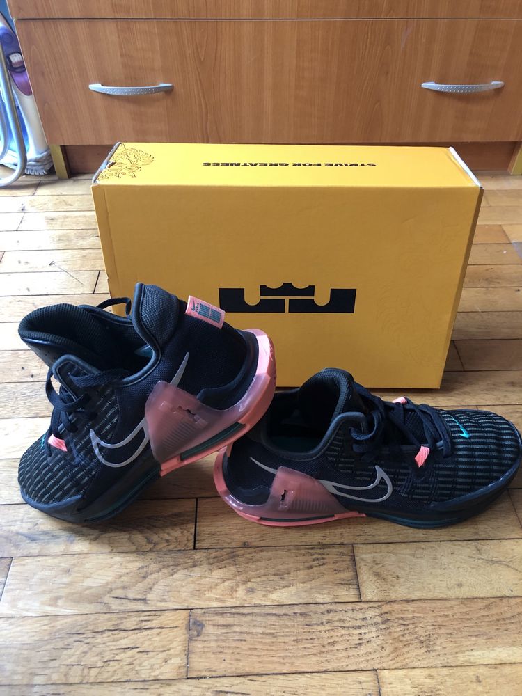 NIKE LEBRON witnnes VI N42