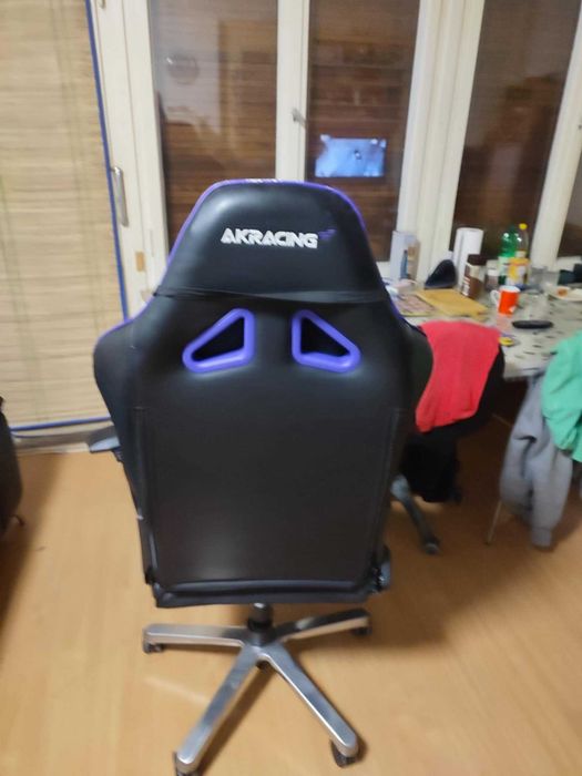 Продава се AKRacing MAX Gaming Chair