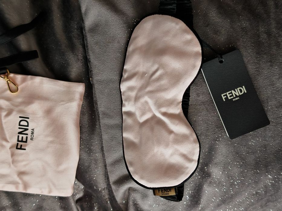 Копринена маска за сън Fendi