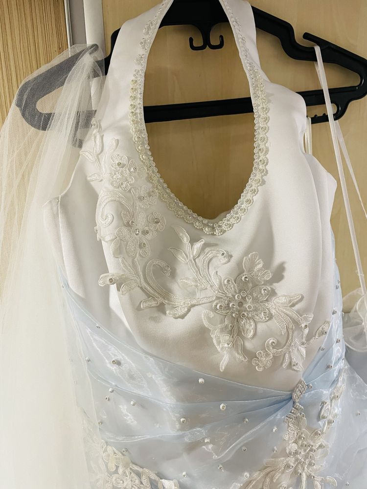 Rochie mireasa cu albastru