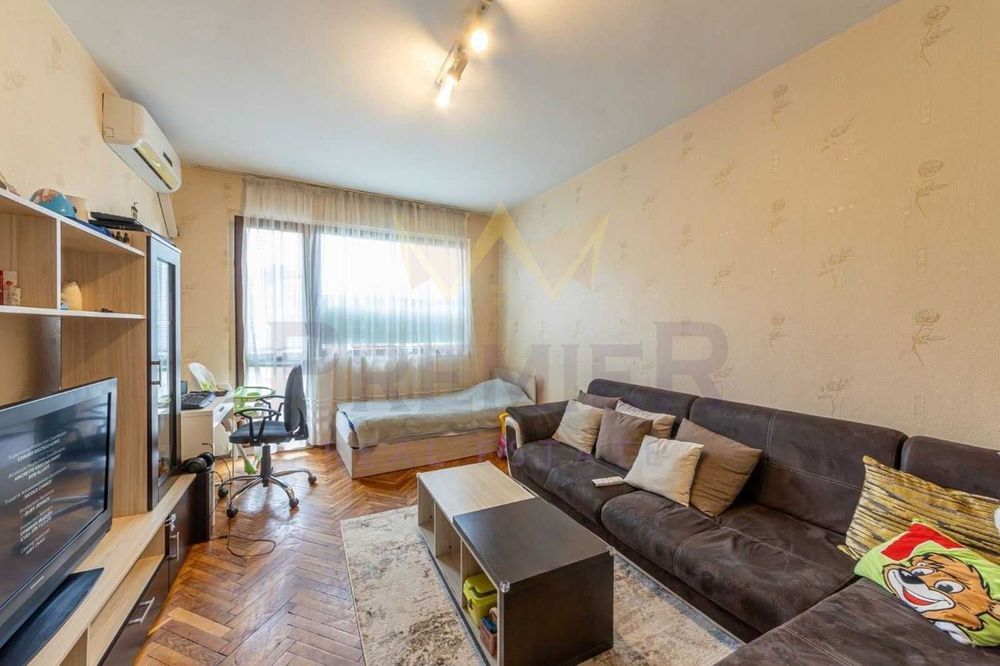 Дава се под наем Тристаен апартамент в Варна, Базар Левски - 70 кв.м за 408 € - Снимка #1