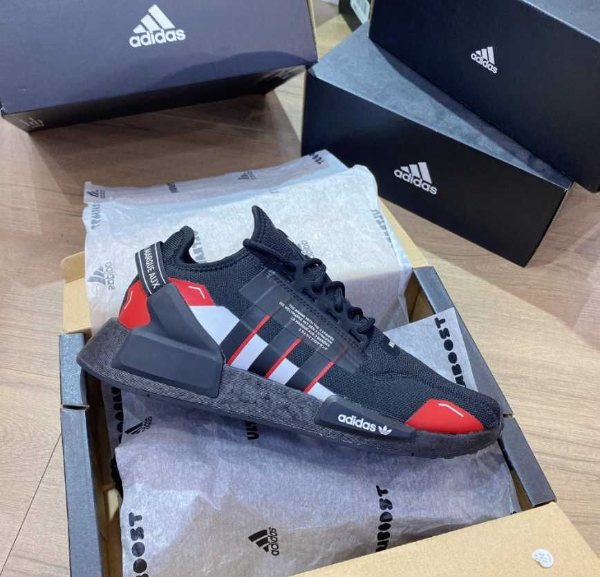 Оригинални маратонки *ADIDAS NMD R1 V2 * EU40 -46