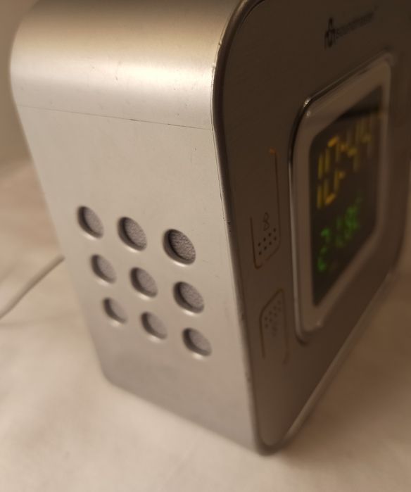 Radio SoundMaster FM + AM cu Ceas digital, Alarmă și Audio In