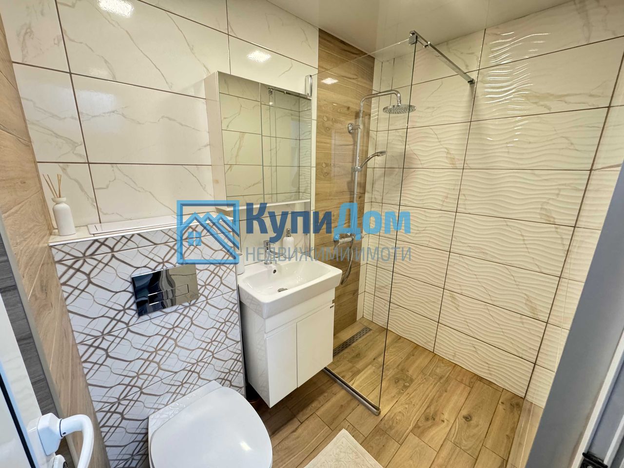 Дава се под наем Тристаен апартамент в Варна, Базар Левски - 70 кв.м за 550 € - Снимка #10