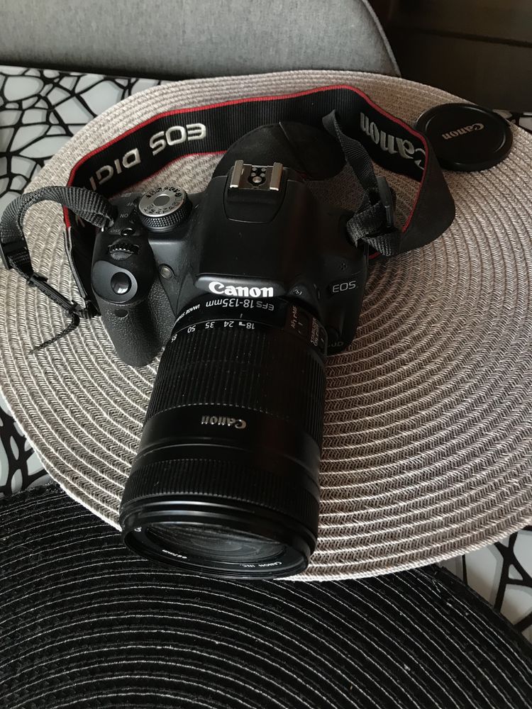 Фотоапарат Canon EOS 500 с обектив Canon EF-S 18-135mm