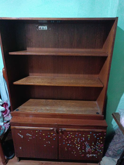 Диван б/у , шкаф б/убесплатно