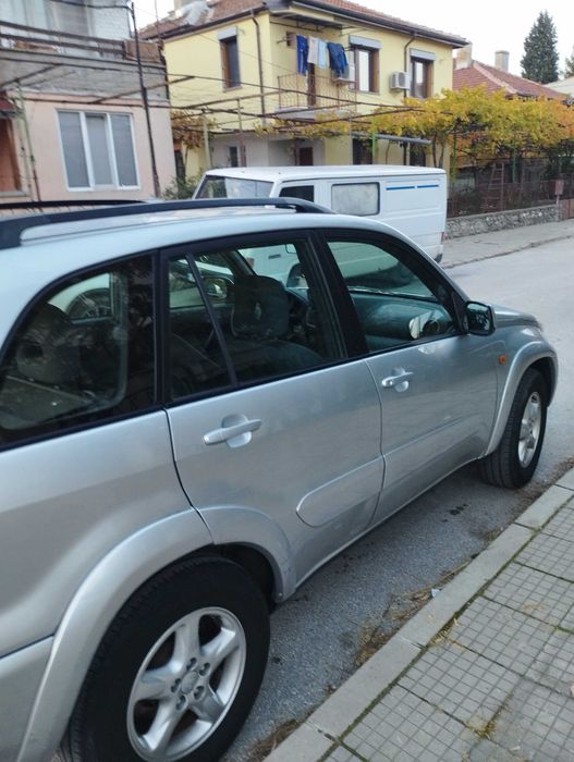 Продавам Тoyota Rav 4