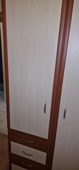 Продавам гардероб, само лично предаване гр. Варна