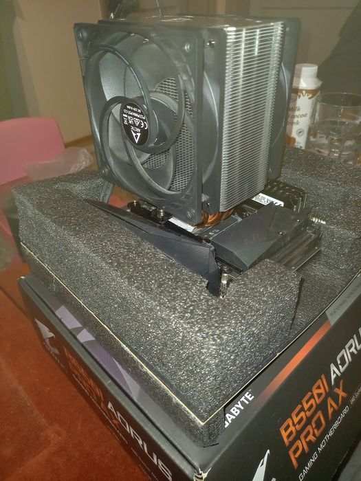 Комплект Ryzen 7 5700х3d с Gigabyte b550i и 2х16 на 3600 мх CL 18