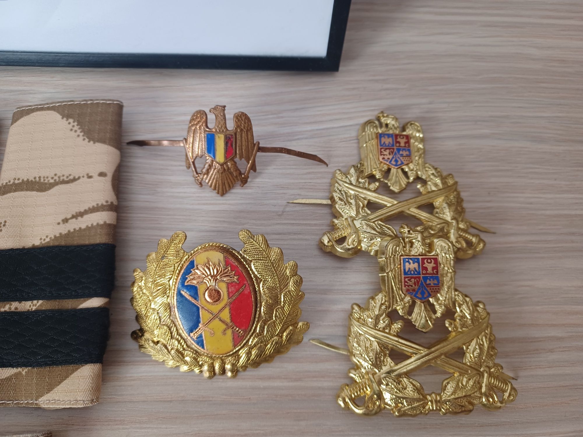 Grade militare,cuc caschetă, însemne