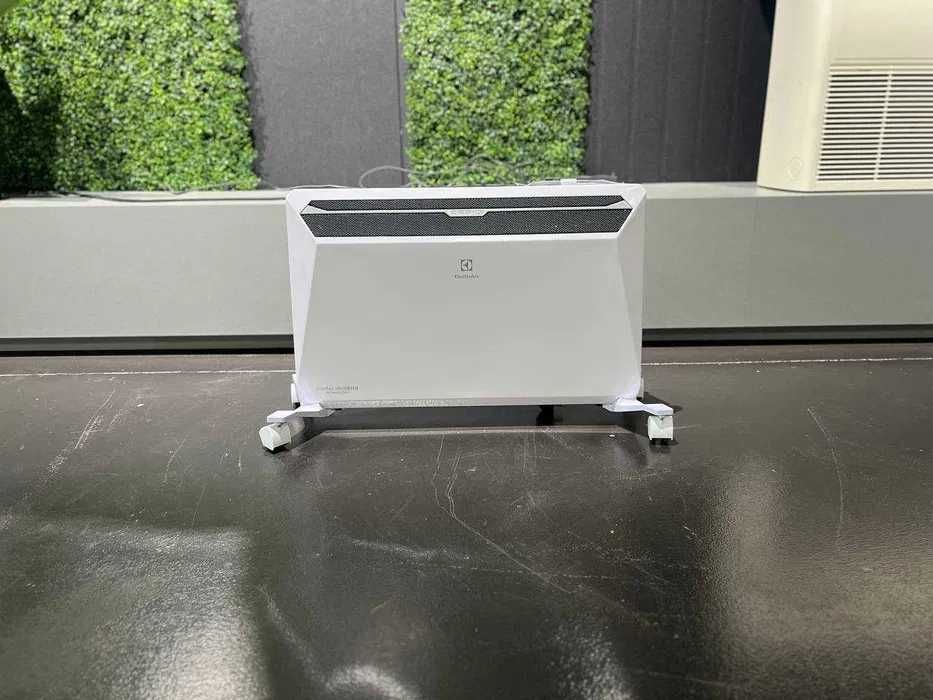 Конвекторный обогреватель Electrolux ECH/RI-2000 E (INVERTER)
