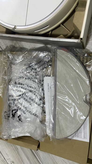 Roborock S5 Max, utilizat dar in cutie, cu accesorii