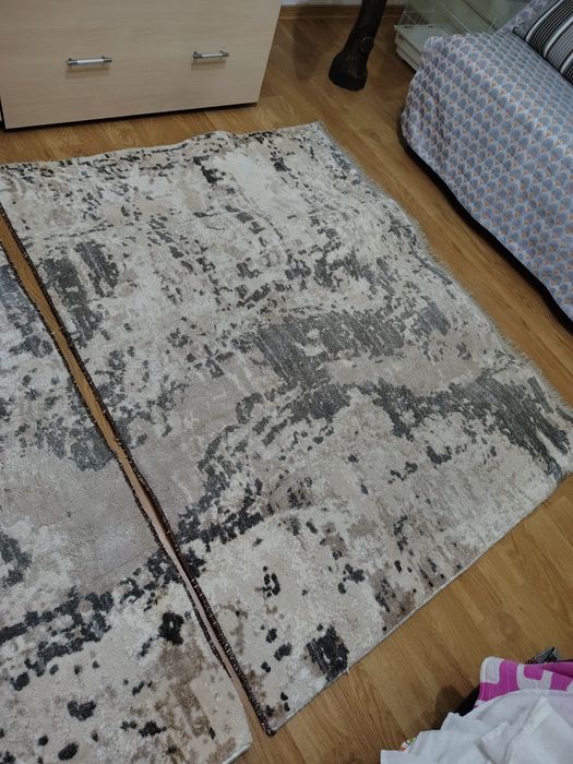 Covor mare și gros și traversa