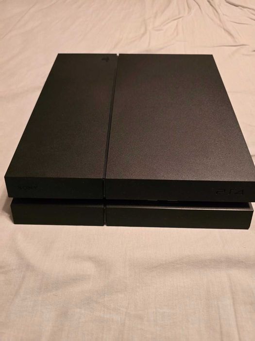 PS4 500GB в много добро състояние с 5 игри