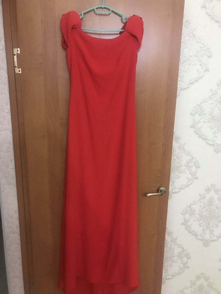Продаётся красная платье «Вечерняя»