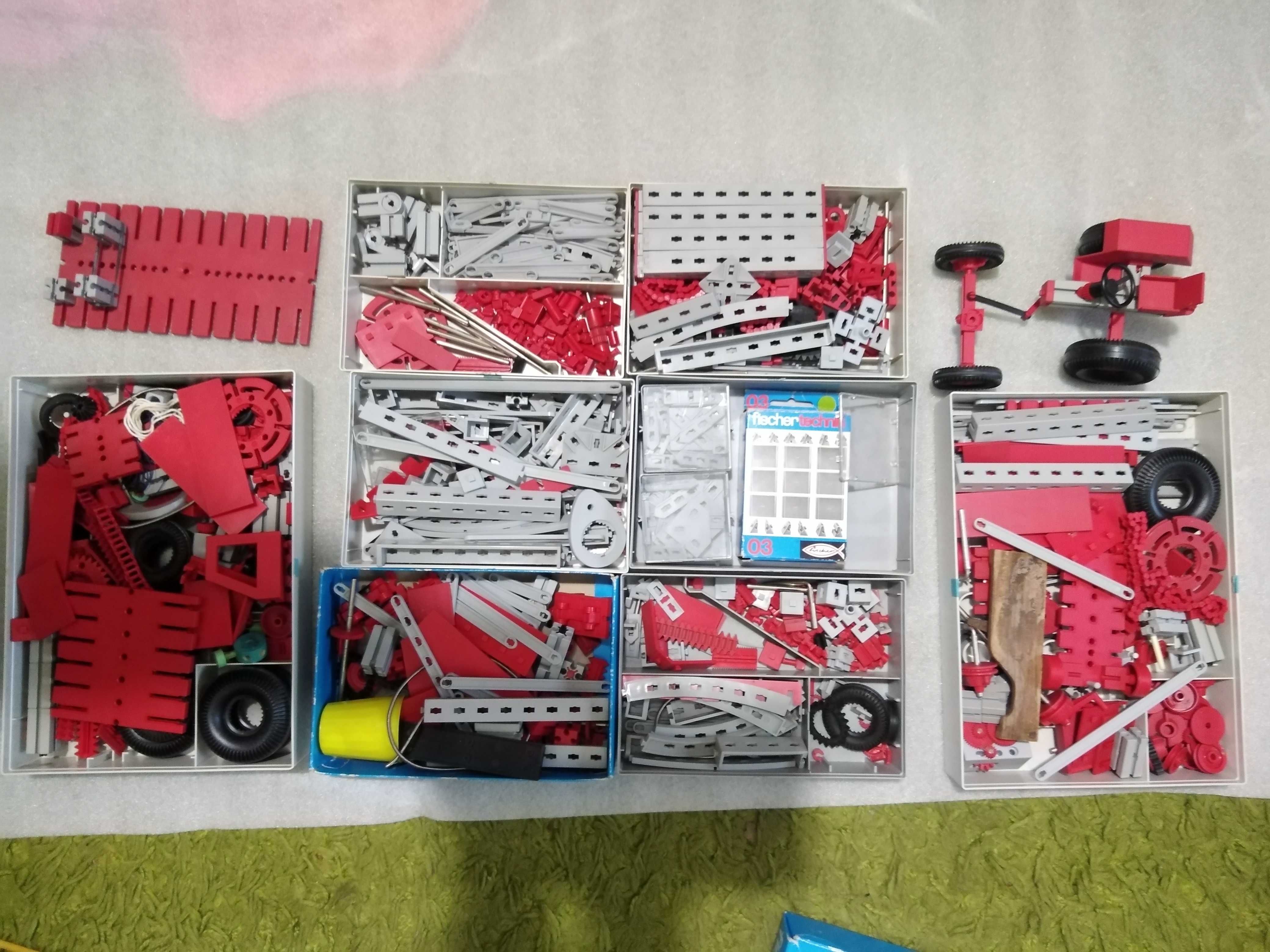 Joc de asamblare -constructii Fischer Technik cu peste 1000 de piese