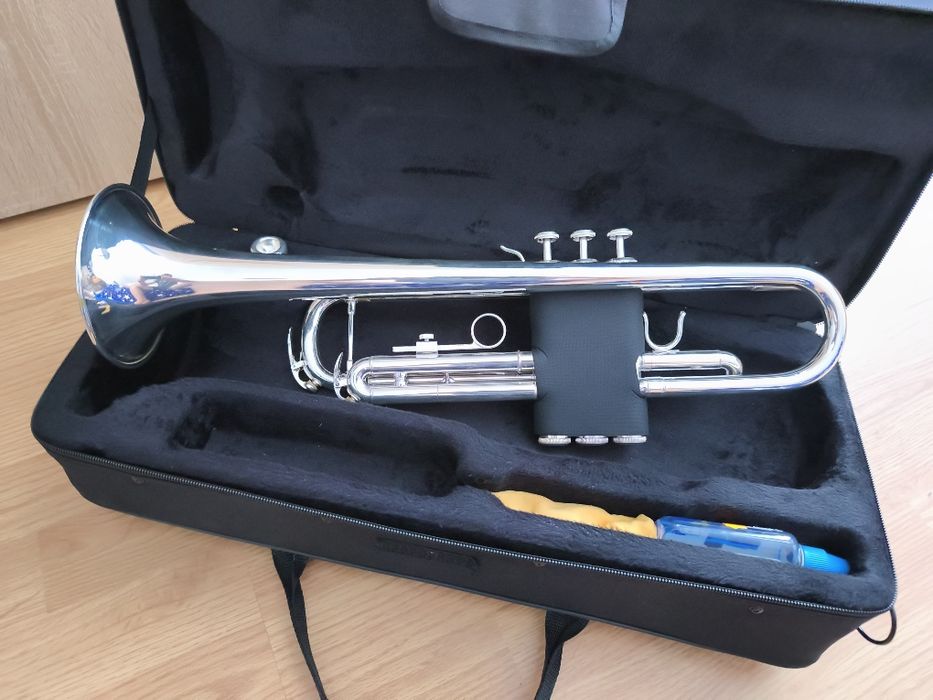 trompetă de vânzare