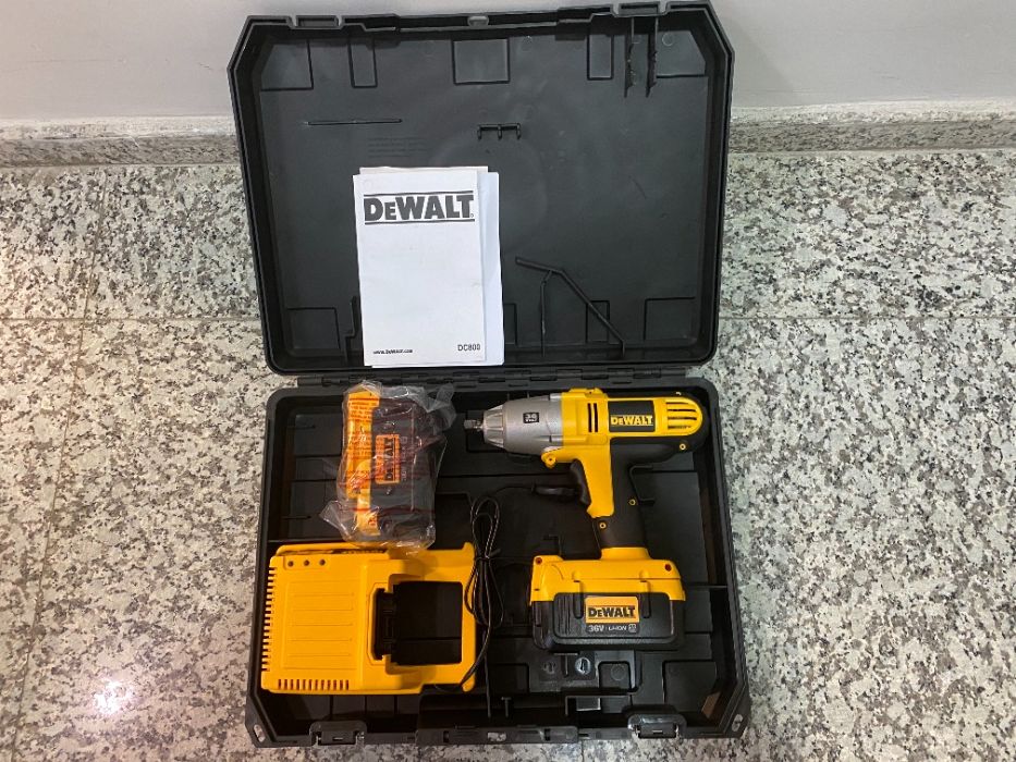 Гайковерт безч. 18V 2-ск. 360Nm 1/2" 2x4Ah /Гайковерт 36V, Dewalt