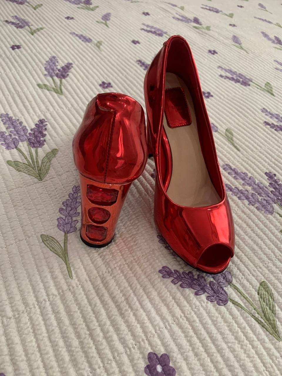 Sotiladi tuflilar razmer 36