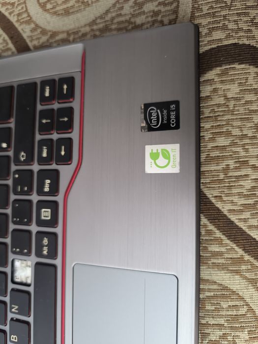Laptop fujitsu , detalii in anunt