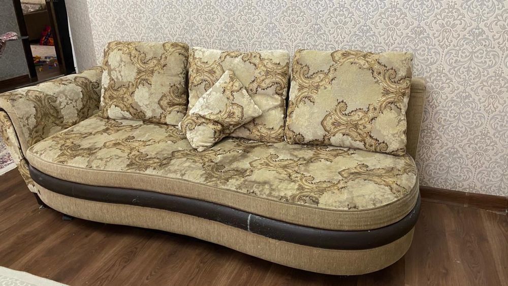 Диван для гостиной рсклалной