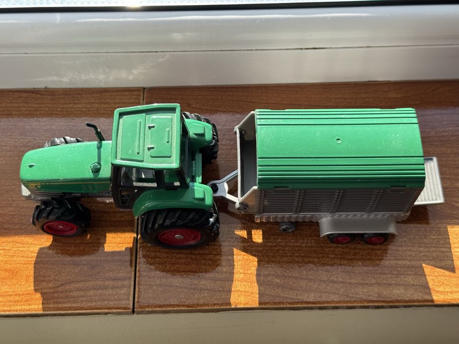 Macheta auto 1/32 tractor cu remorca
