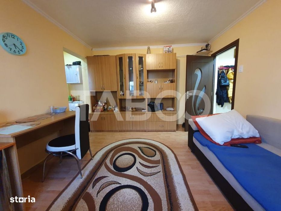 Apartament de vanzare 2 camere semidecomandat zona 13 Decembrie