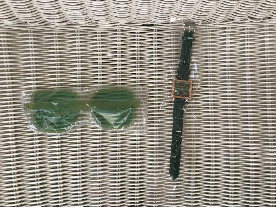 Слънчеви очила и часовник в зелен нюанс нови