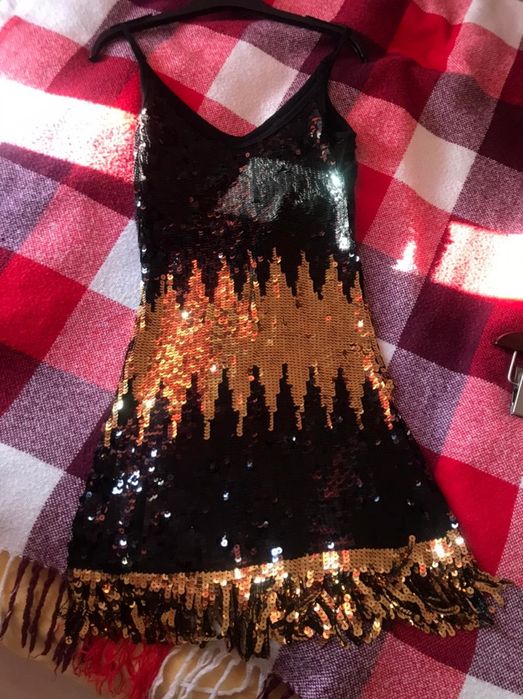 Срочно продаются женское платье, юбки. Все вещи в отличном состоянии