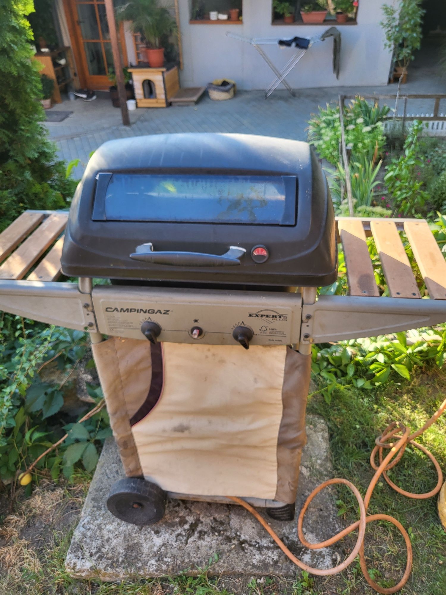 V Grill,gratar  pe gaz,in stare perfecta de functionare